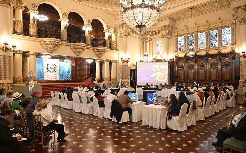 Gobierno presenta avances en financiamiento productivo, turismo comunitario, patrimonio cultural y planificación nacional junto a autoridades indígenas ancestrales