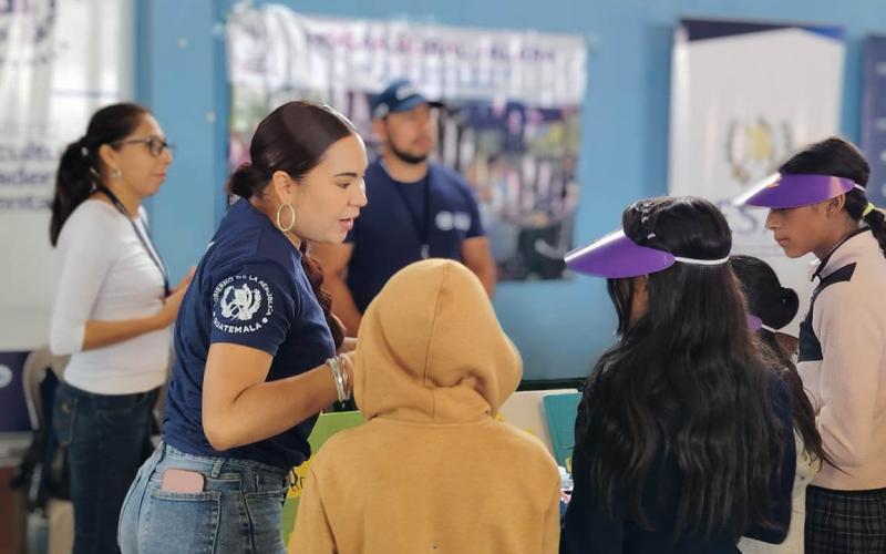Acercan programas y servicios institucionales a comunidades de Jalapa