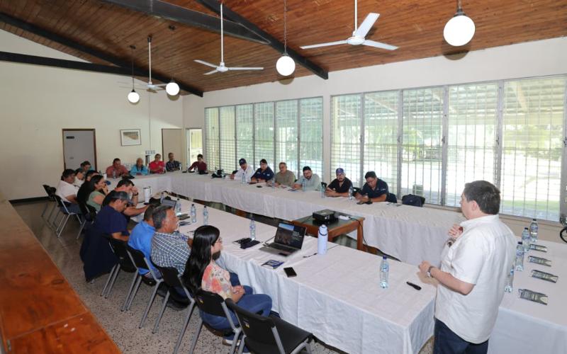 Capacitan a veterinarios en técnica para el control de la brucelosis bovina