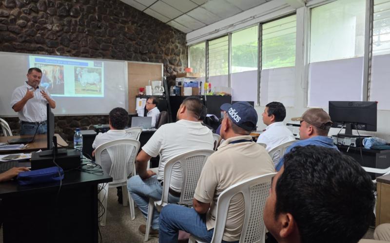 Personal técnico de Escuintla capacitado para prevenir el Gusano Barrenador