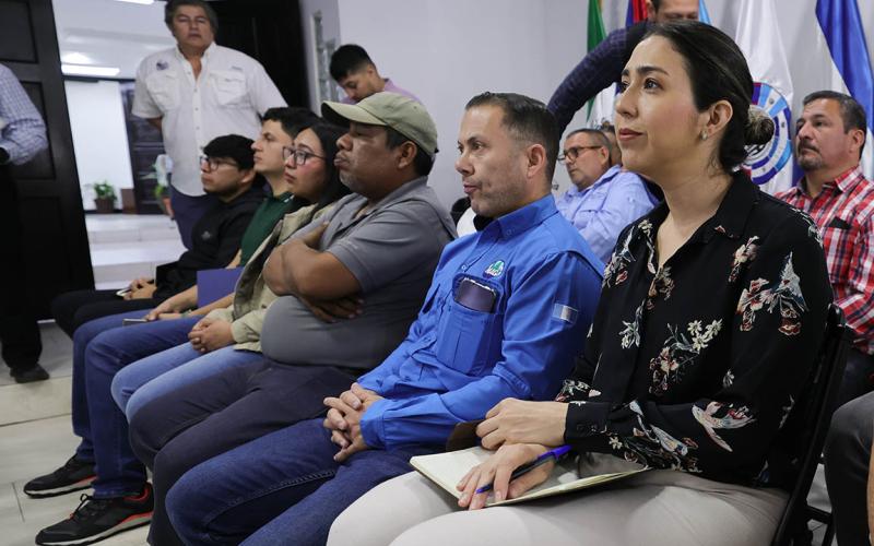 Técnicos aprenden detección temprana del hongo Foc R4T