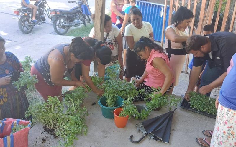 Entregan pilones a grupos del CADER de San Andrés