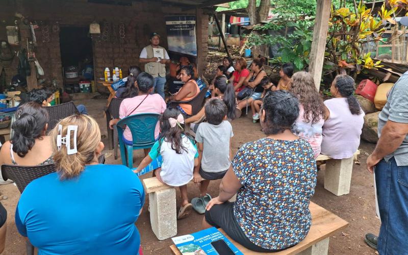 Comunitarios de Santa Rosa aprenden cómo enfrentar al Gusano Barrenador