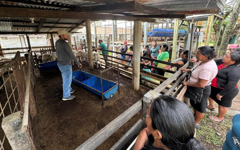 Grupos CADER de Jalapa fortalecen conocimientos en granja experimental