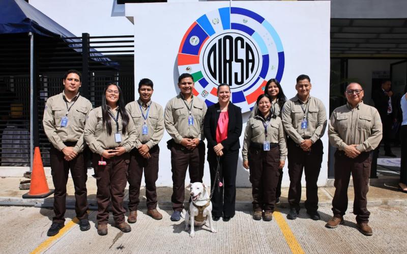 Guatemala forma por primera vez binomios caninos para detección agropecuaria