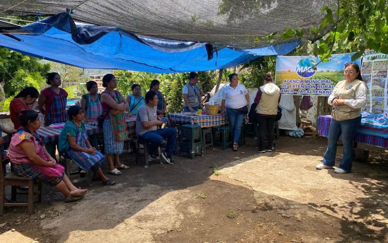 El componente clave para el desarrollo de mujeres de Jacaltenango es Hogar Rural 