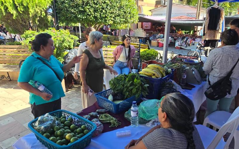 Impulsan Feria del Agricultor en San Cristóbal Acasaguastlán