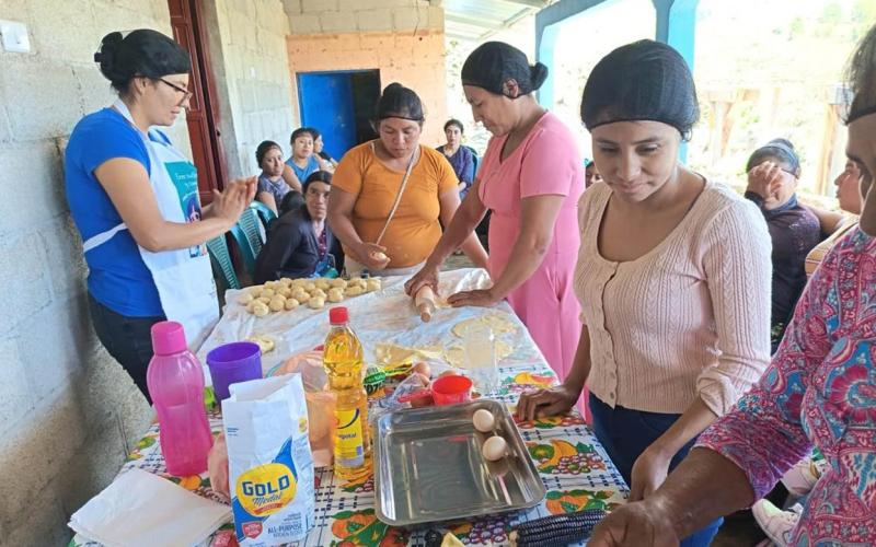 Talleres productivos impulsan economía de las familias rurales de Jalapa