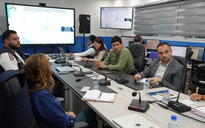 Expertos de la Unión Europea conocen modelo de información estratégica 