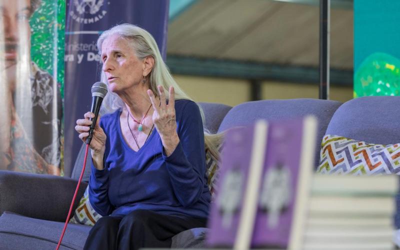 Margarita Kénefic comparte su obra “Teatro de rescate” en Fil Xela