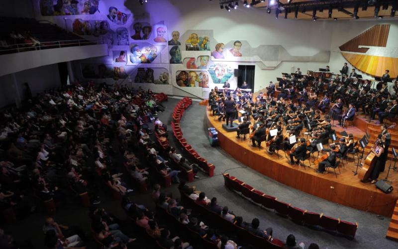 Ministro Méndez Salinas acompaña el 20 aniversario de la Orquesta Sinfónica Juvenil Municipal