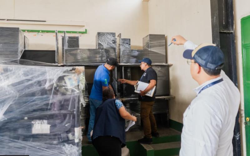 Mobiliario escolar fortalece a centros educativos de El Progreso