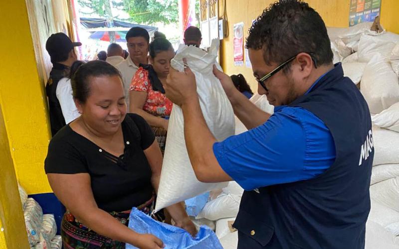 Alimentos llegan a familias vulnerables de San Miguel Panán