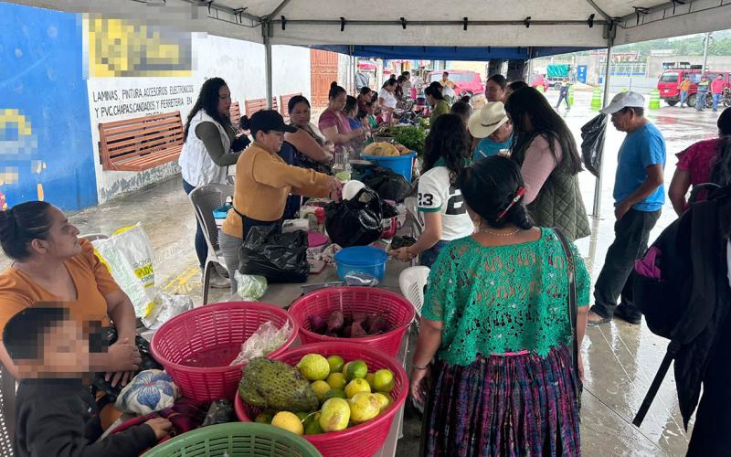 Feria del Agricultor fortalece economía de familias productoras de Petén