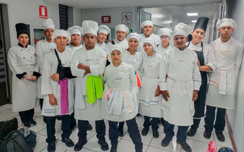 Adolescentes del CCO fortalecen su formación con pasantías en INTECAP