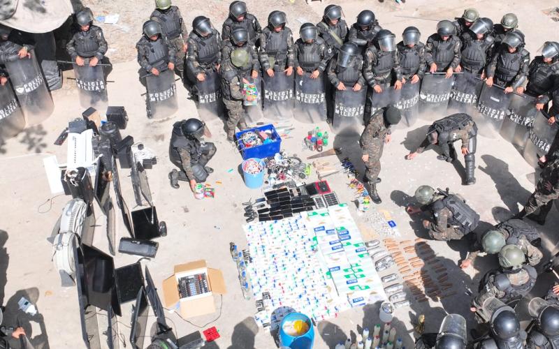 Fuerzas de seguridad fortalecen el control penitenciario con requisa en el Centro de Rehabilitación Penal de Puerto Barrios