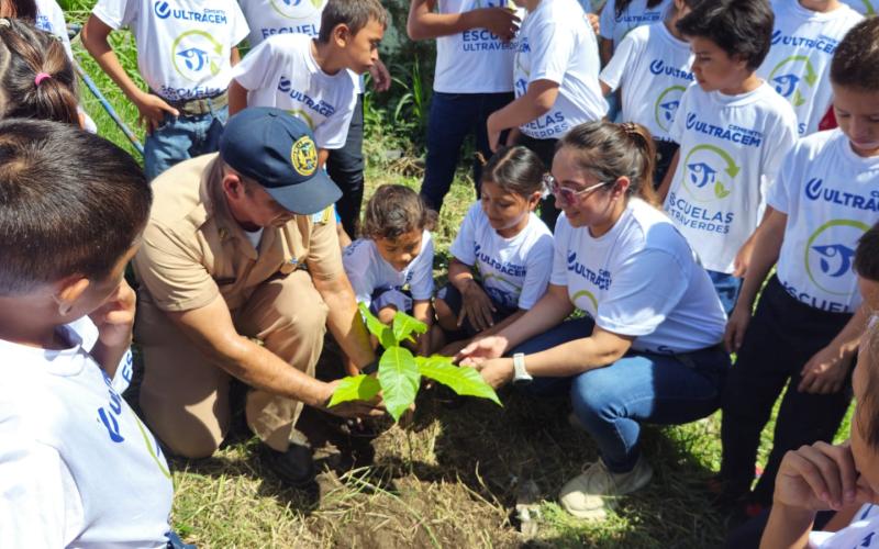 Ejército de Guatemala fortalece la conservación ambiental y el acercamiento con la población en Escuintla