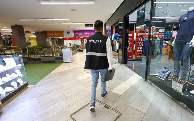 El Ministerio de Trabajo y Previsión Social, a través de la Inspección General de Trabajo, realizó diligencias de verificación en distintos establecimientos comerciales del municipio de Villa Nueva.