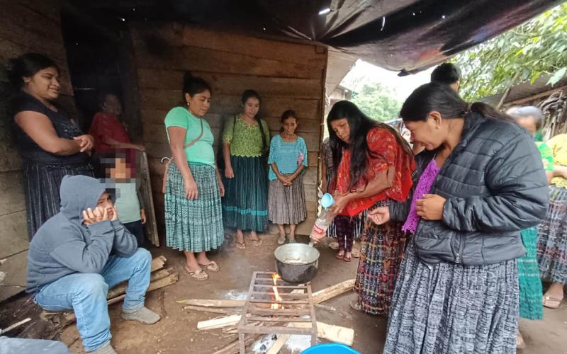 Capacitan a Familias de Alta Verapaz aprenden a elaborar insumos orgánicos