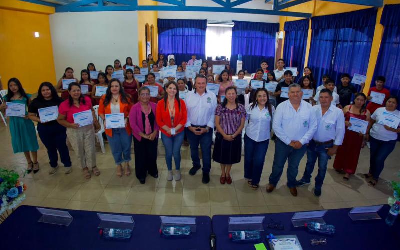 66 jóvenes de Huité, Zacapa finalizaron los cursos de formación técnica a través del Programa Nacional de Escuelas Taller.
