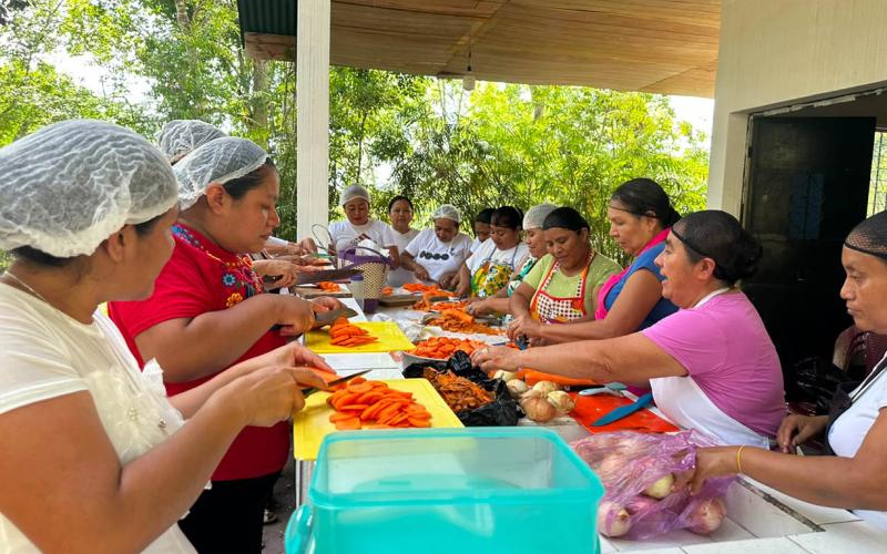Elaboración de chile jalapeño fortalece el emprendimiento de mujeres
