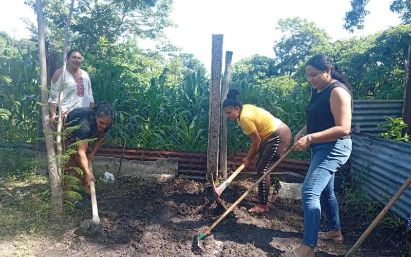 Establecimiento de huertos comunales promueve la seguridad alimentaria en Jutiapa