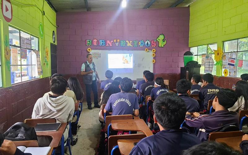 Estudiantes de Alta Verapaz aprenden la tenencia responsable