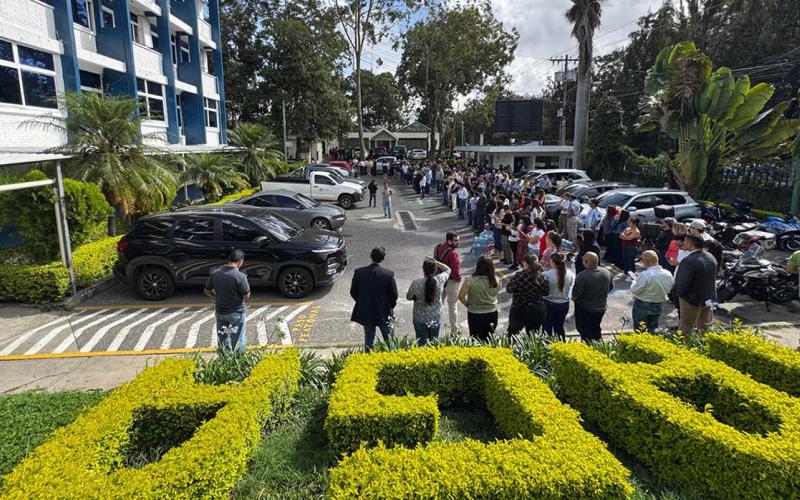 Evacuación preventiva se realiza en la sede central del MAGA tras los sismos