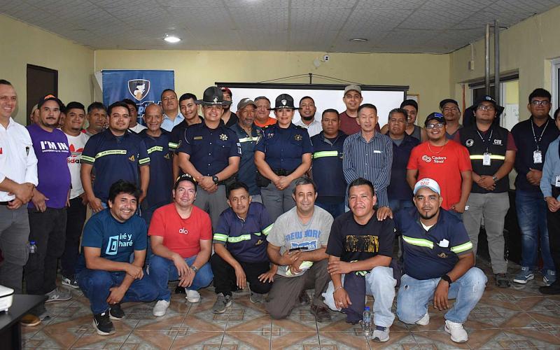 Pilotos del transporte público fortalecen su formación para brindar un servicio más seguro 