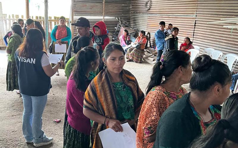 Familias de San Cristóbal Verapaz reciben insumos para fortalecer su producción