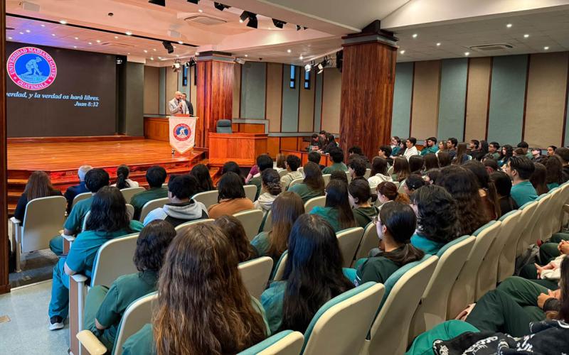 Estudiantes de Medicina Veterinaria aprenden cómo atender de casos de gusano barrenador