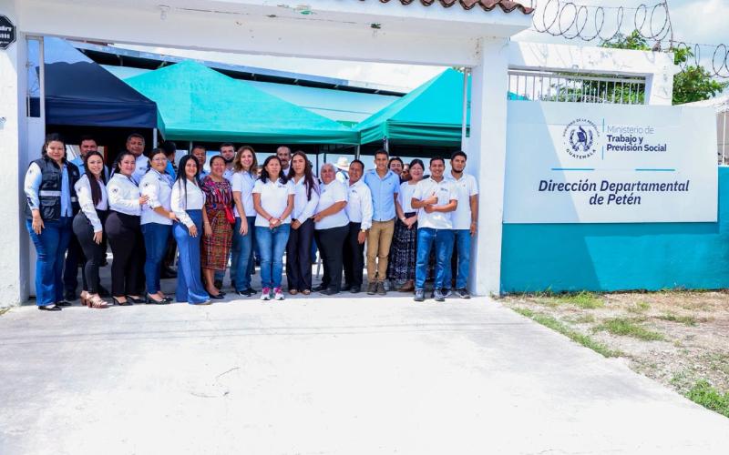. La Ministra de Trabajo y Previsión Social, Miriam Roquel, supervisó la Dirección Departamental de Petén.