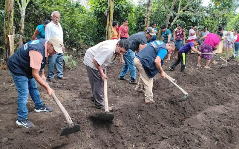 Huerto comunitario promueve prácticas agrícolas sostenibles en Escuintla