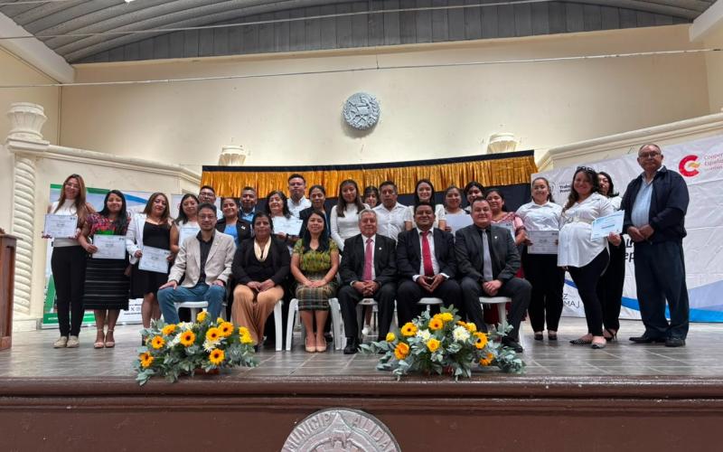 62 jóvenes de San Lucas Sacatepéquez finalizaron los cursos de formación técnica a través del Programa Nacional de Escuelas Taller.
