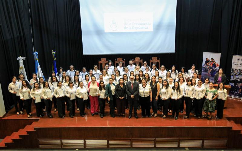 SBS certifica a la primera cohorte del Diplomado de Niñeras 2026