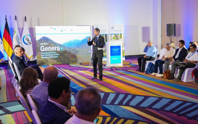 Feria del Agricultor impulsa la venta directa de hortalizas y productos artesanales en Ciudad Vieja
