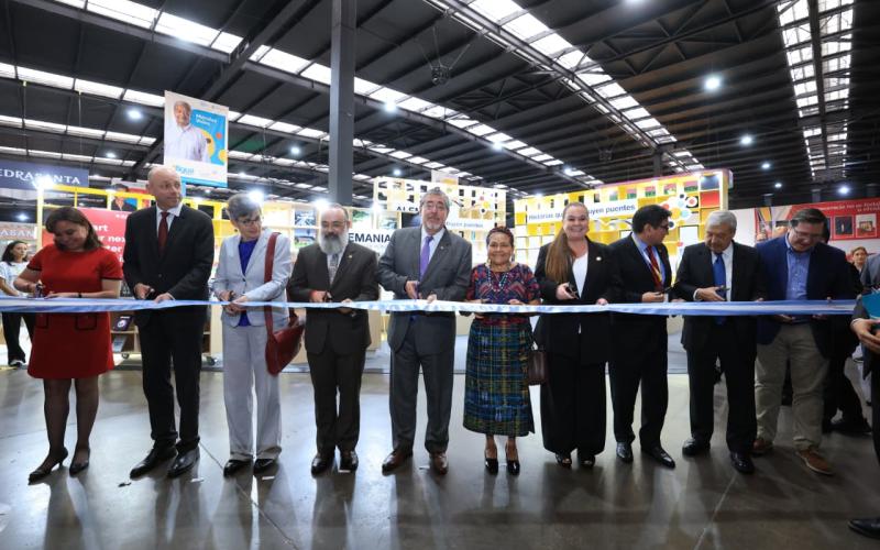 Ministra de Educación participó en inauguración de FILGUA 2026