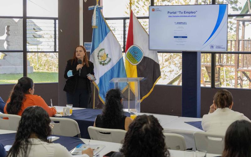 20 empresas del municipio de Amatitlán conocieron los programas y servicios públicos de empleo durante el Foro Empresarial realizado por el Servicio Nacional de Empleo.