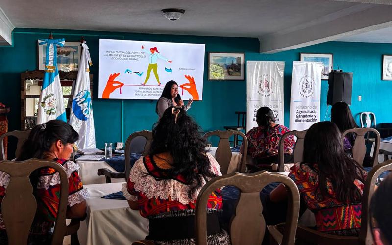 Liderazgo y organización fortalecen los emprendimientos de mujeres rurales en Sololá