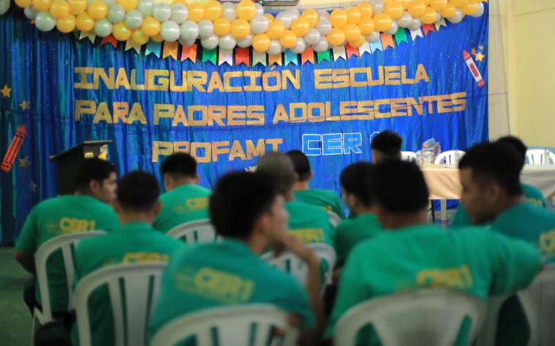 Adolescentes del CER-1 inician formación para fortalecer su rol como padres