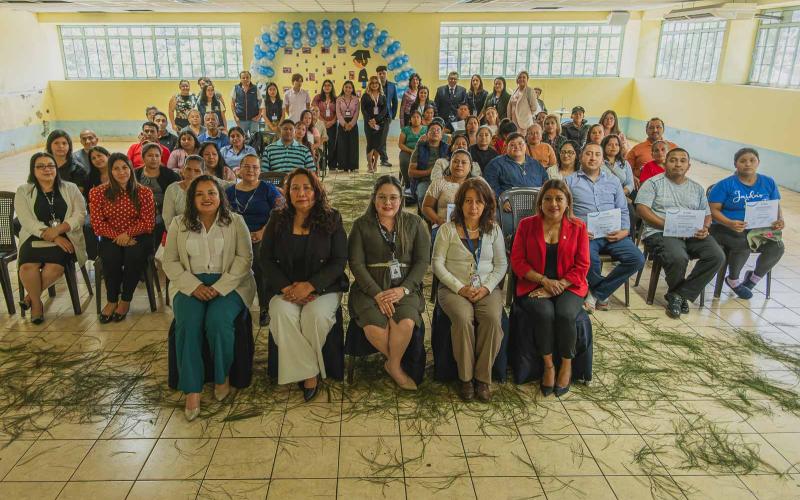PROFAMI gradúa a 125 madres y padres de familia en segunda promoción de Escuela para Padres