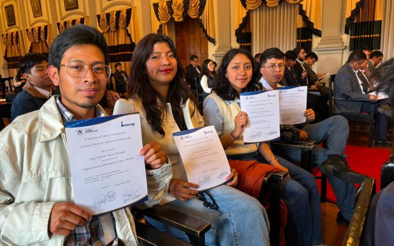 20 jóvenes de la cabecera de Quetzaltenango finalizaron los cursos de formación técnica a través del Programa Nacional de Escuelas Taller.
