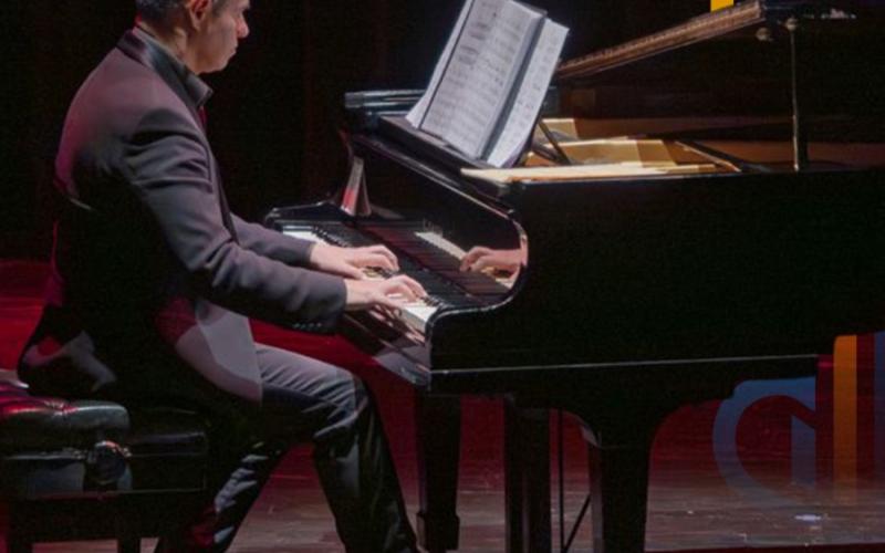 «Rapsodia en Azul, de Nueva York a Varsovia» a cargo del maestro Hugo Arenas