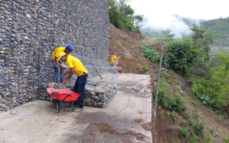 Mejoran carretera en Sansare para reducir daños por lluvia 