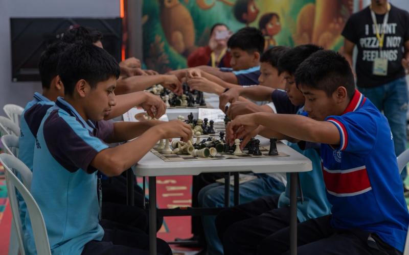 Biblioteca Nacional promueve el aprendizaje creativo con taller de biblio-ajedrez en FILGUA 2026. 