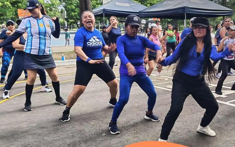 Baile, salud y convivencia protagonizan la Superclase de Zumba
