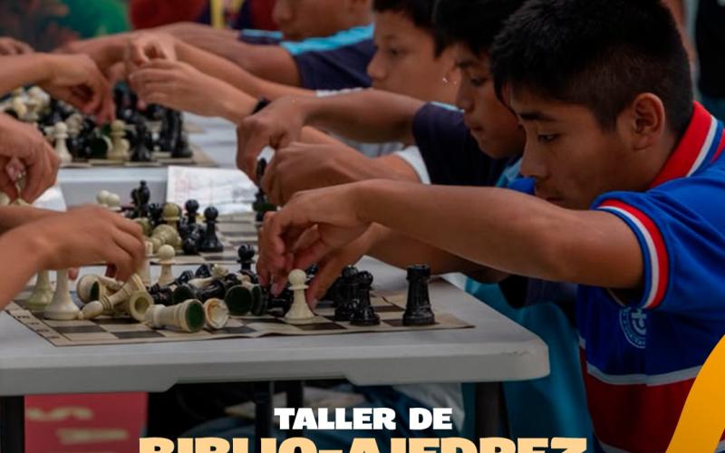 Niñas y niños aprenden jugando con el Biblio-ajedrez
