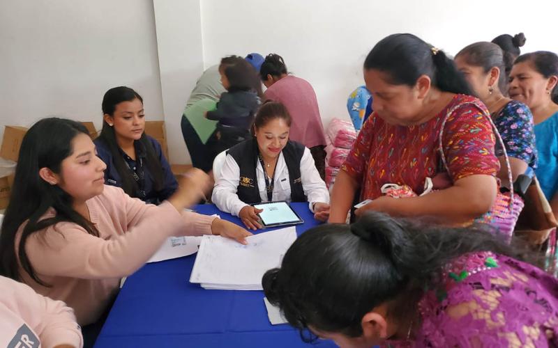 Comunidades de Alta Verapaz reciben alimentos por proyectos desarrollados