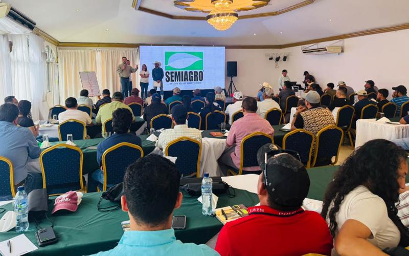 Ganaderos aprenden pastoreo regenerativo y genética adaptada al medio ambiente