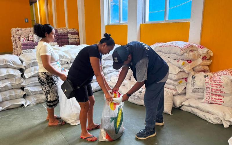 Llegan alimentos para familias de El Asintal